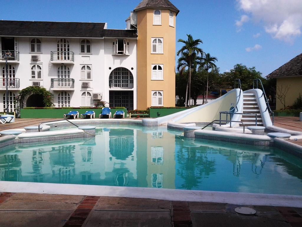 Beach Castle At Sandcastles Ocho Rios Exterior photo