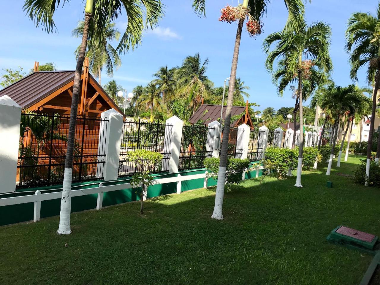 Beach Castle At Sandcastles Ocho Rios Exterior photo